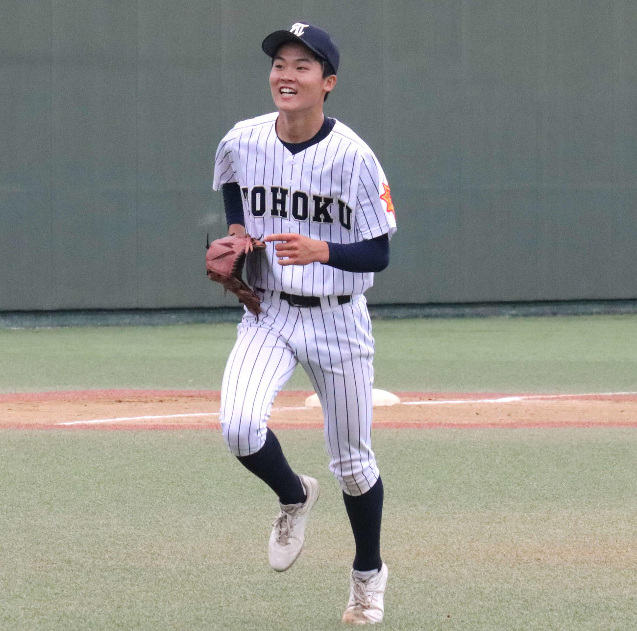 東北対石巻工　タイブレークを無失点で抑えた東北・堀江（撮影・黒須亮）　