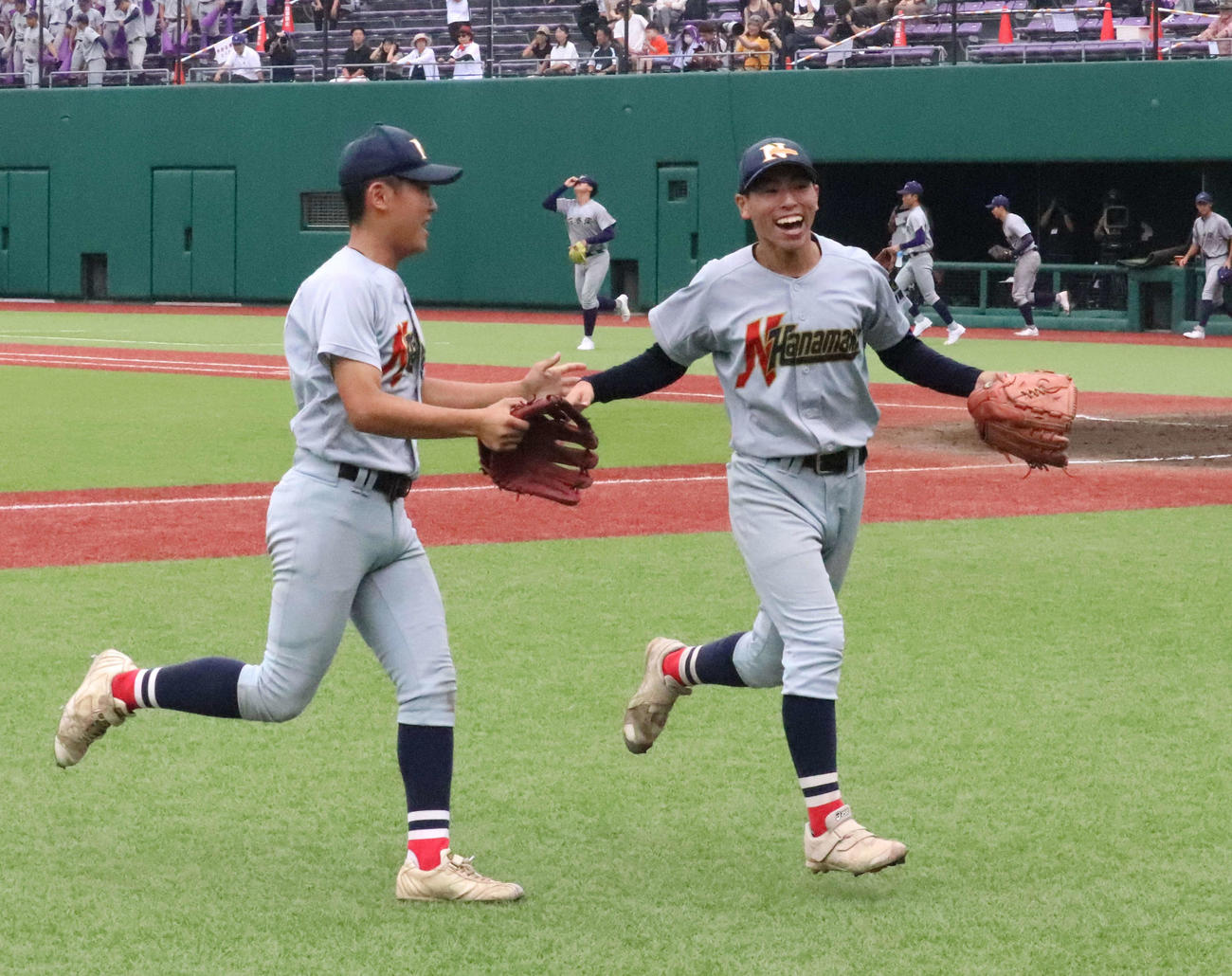 花巻東対花巻農　花巻東打線を相手に好投の花巻農・小原幸（右）（撮影・黒須亮）