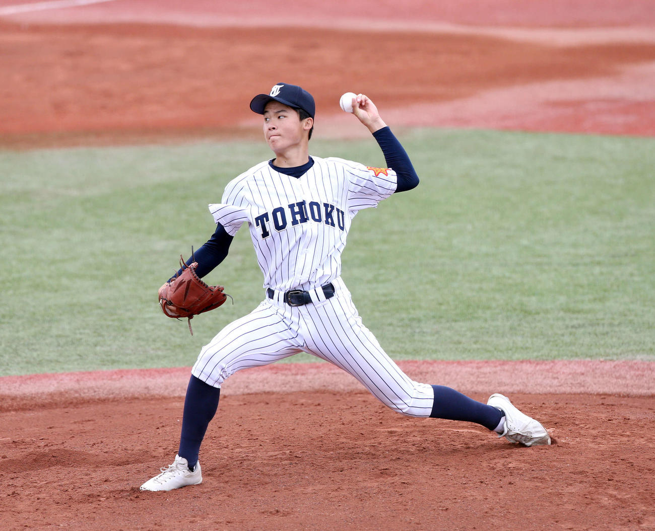 東北対仙台育英　2番手でマウンドに上がった東北・堀江（撮影・木村有優）