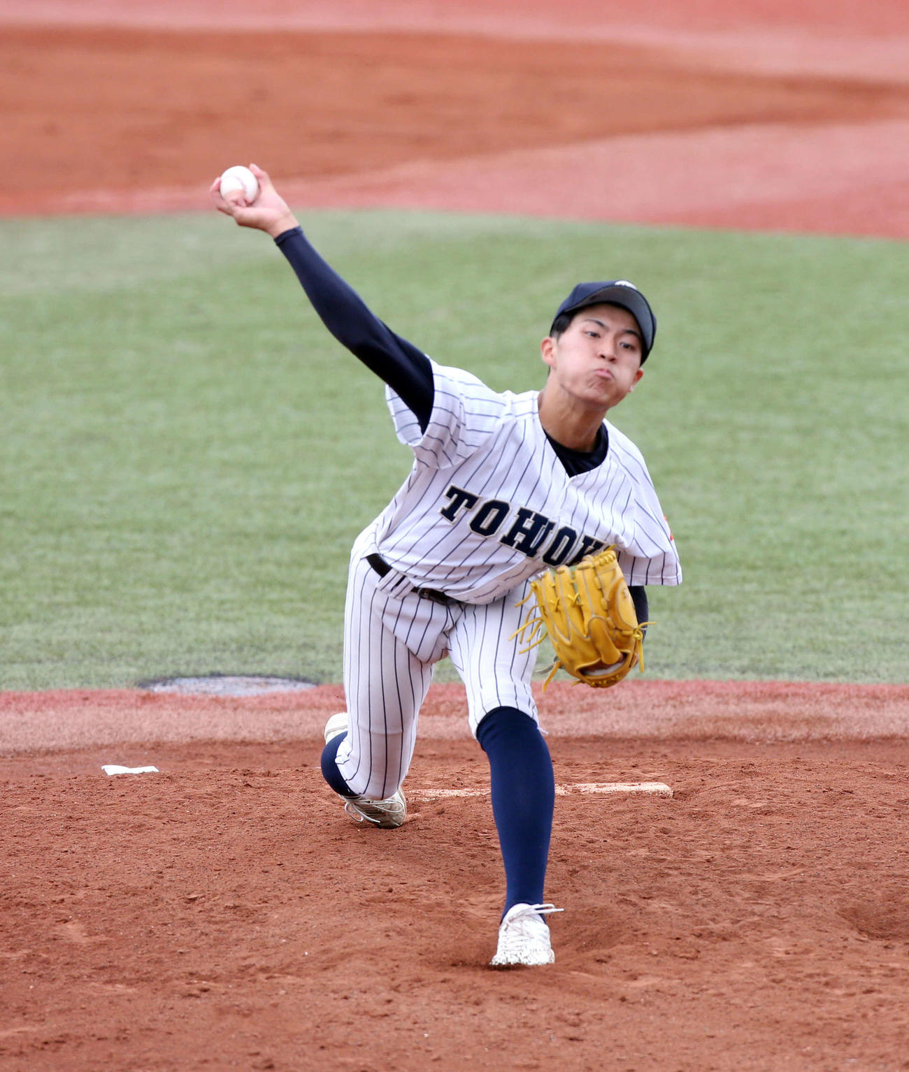 東北対仙台育英　3番手で7回からマウンドに上がった東北エース・進藤（撮影・木村有優）