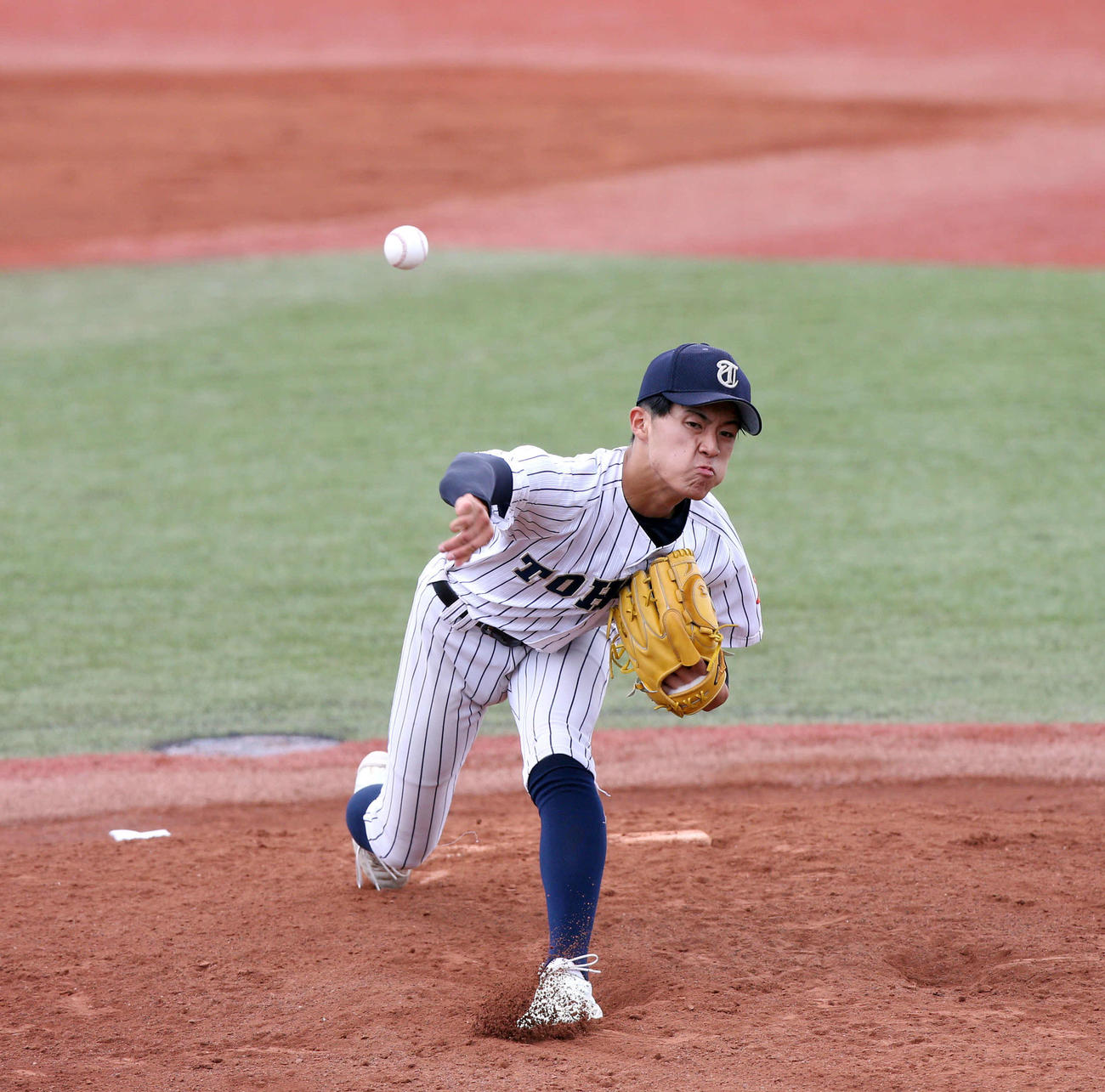 東北対仙台育英　3番手で7回からマウンドに上がった東北エース・進藤（撮影・木村有優）