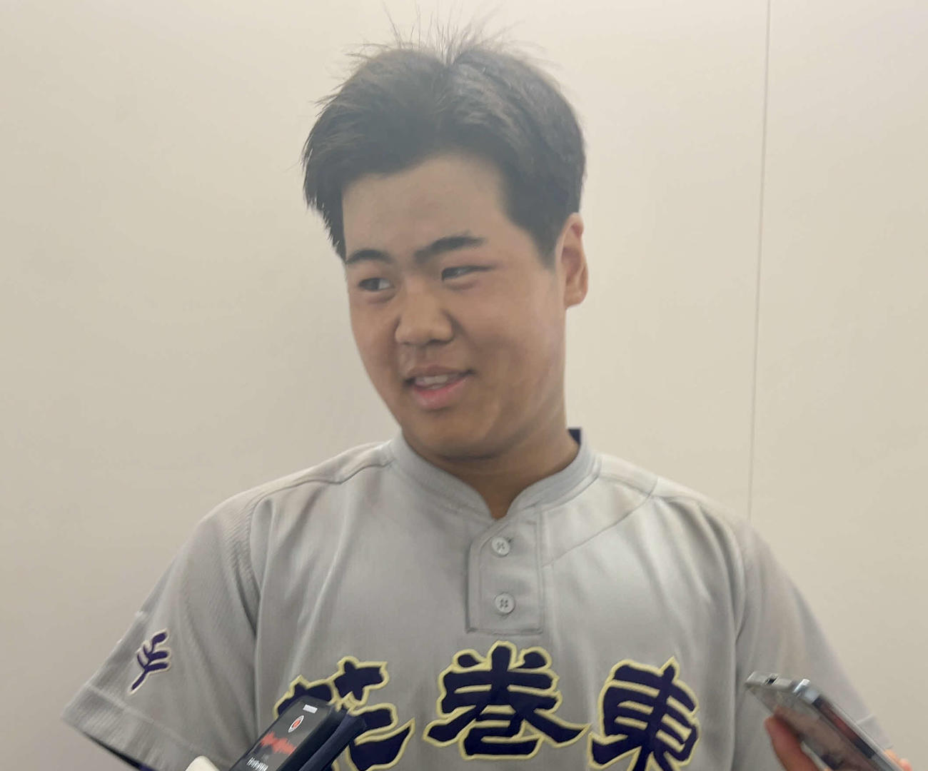 花巻東対花巻農　試合後の取材に応じる花巻東・古城（撮影・黒須亮）