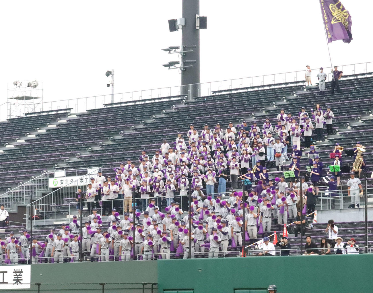 花巻東対花巻農　ドジャース大谷の応援歌で声援を送る花巻東スタンド（撮影・黒須亮）