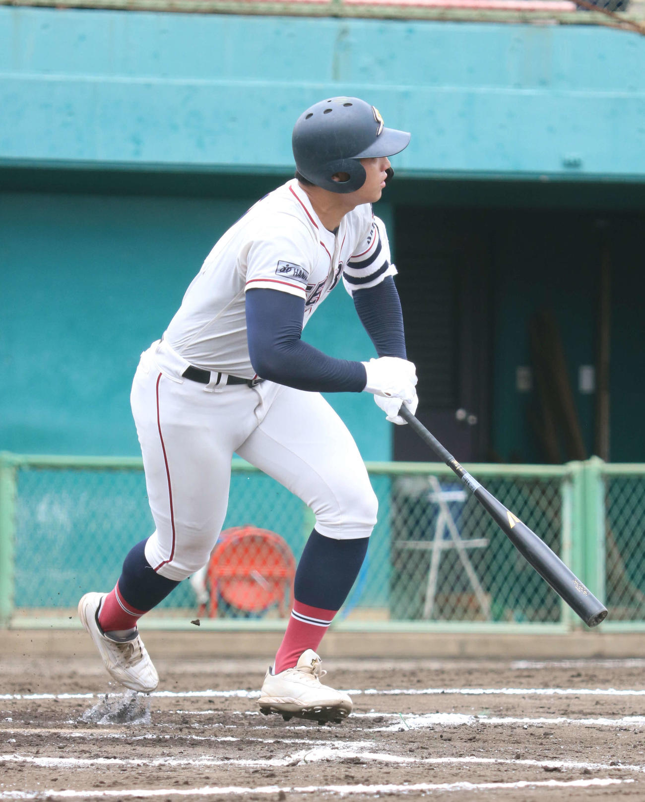 浦和西対聖望学園　1回裏聖望学園無死満塁、左越えの先制満塁本塁打を放つ中村（撮影・野見山拓樹）