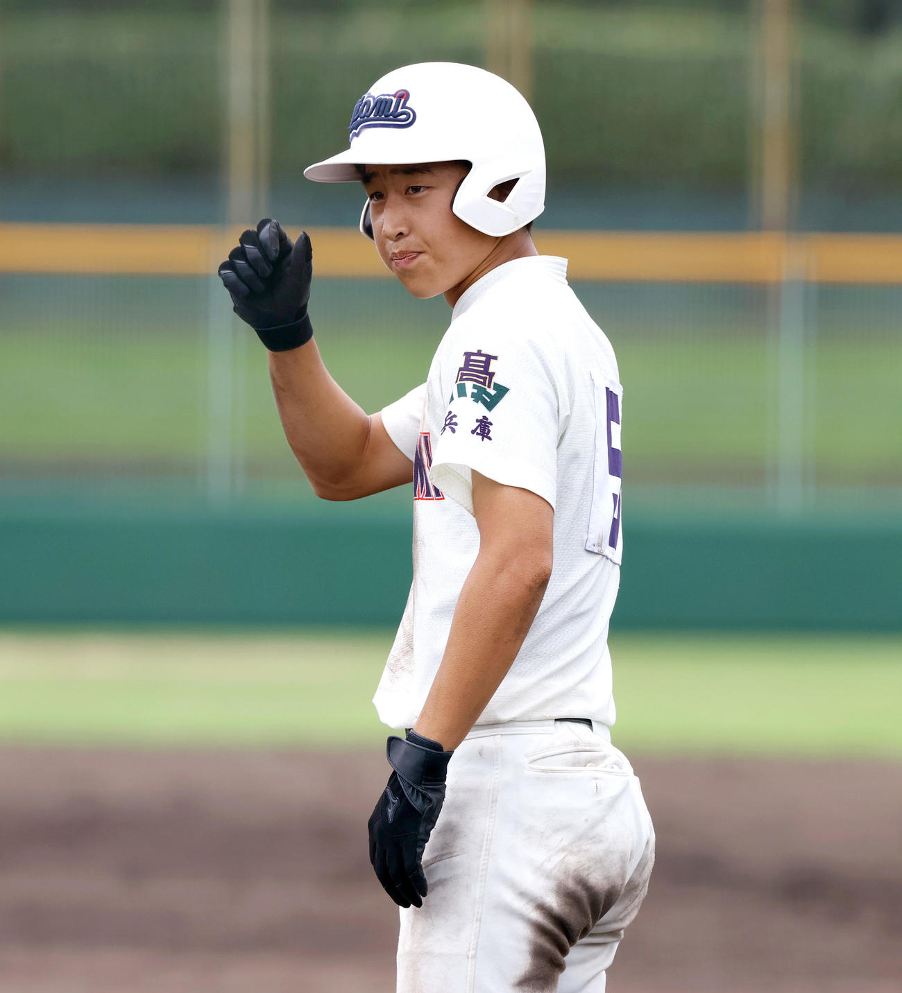 県伊丹対県尼崎　7回表県伊丹2死、保田は中前打を放つ（撮影・上山淳一）