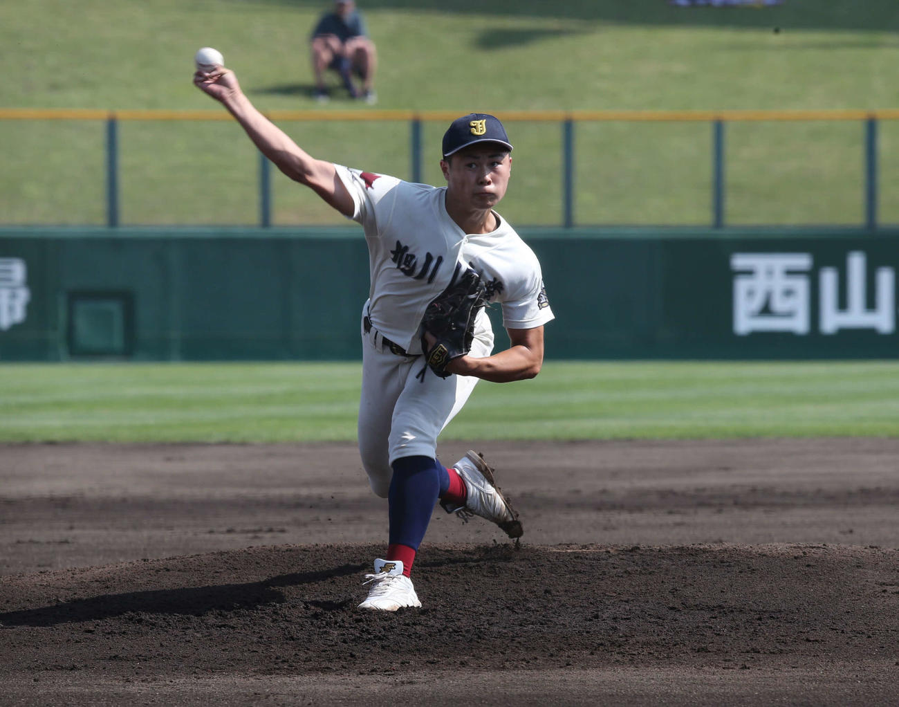 旭川実対士別翔雲　旭川実の田中は力投を見せる（撮影・中島洋尚）