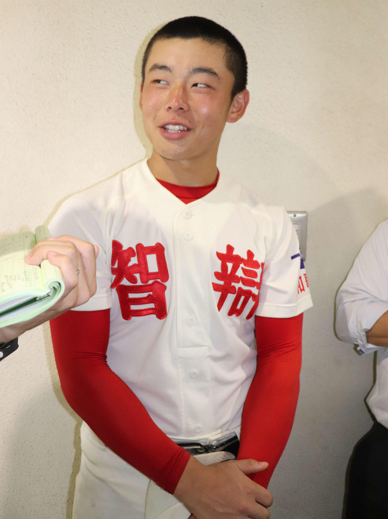 智弁和歌山対笠田　試合後、取材に応じる智弁和歌山の新人松本（撮影・中島麗）