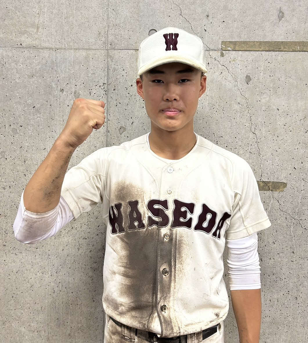 早実対明大八王子　試合後、ガッツポーズする早実・三沢（撮影・水谷京裕）