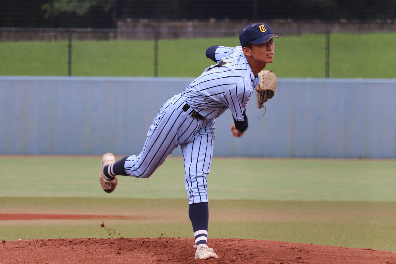 延長10を投げ5安打完封勝利の東海大市原望洋の長沢（撮影・保坂淑子）