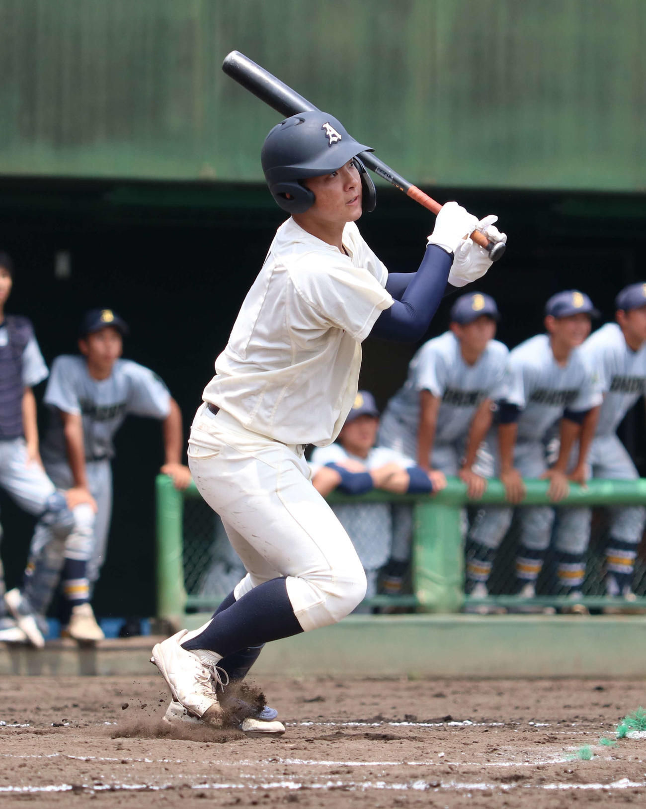 上尾対城北埼玉　4回表上尾無死二、三塁、犠飛を放つ藤村（撮影・野見山拓樹）