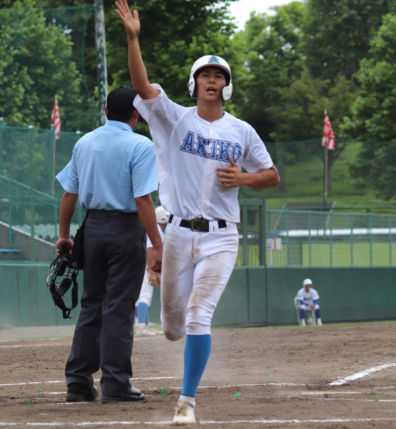 秋田工対横手　7回裏秋田工1死二、三塁、菅原の犠飛で生還した菅原（撮影・黒須亮）