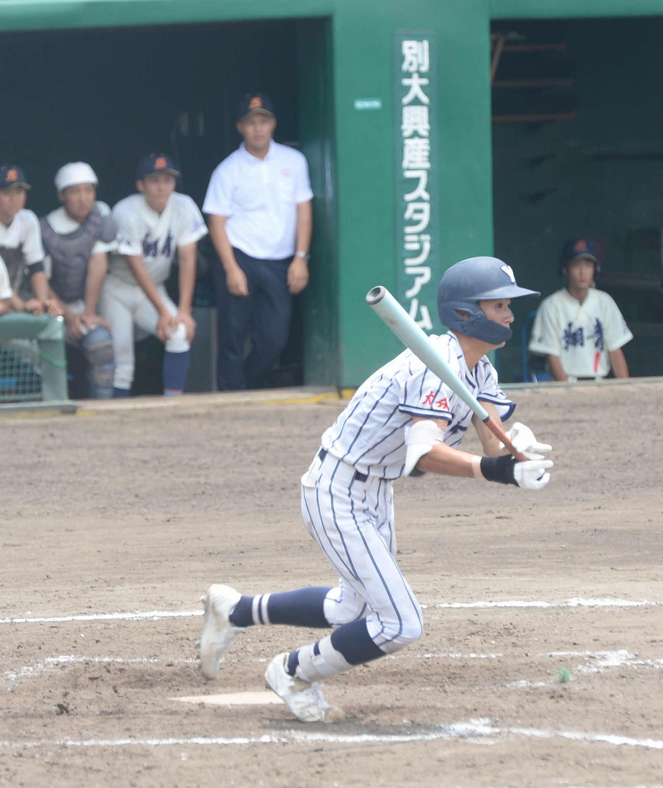 別府翔青対柳ケ浦　9回裏柳ケ浦2死一、三塁、同点適時打を放つ石川（撮影・佐藤究）