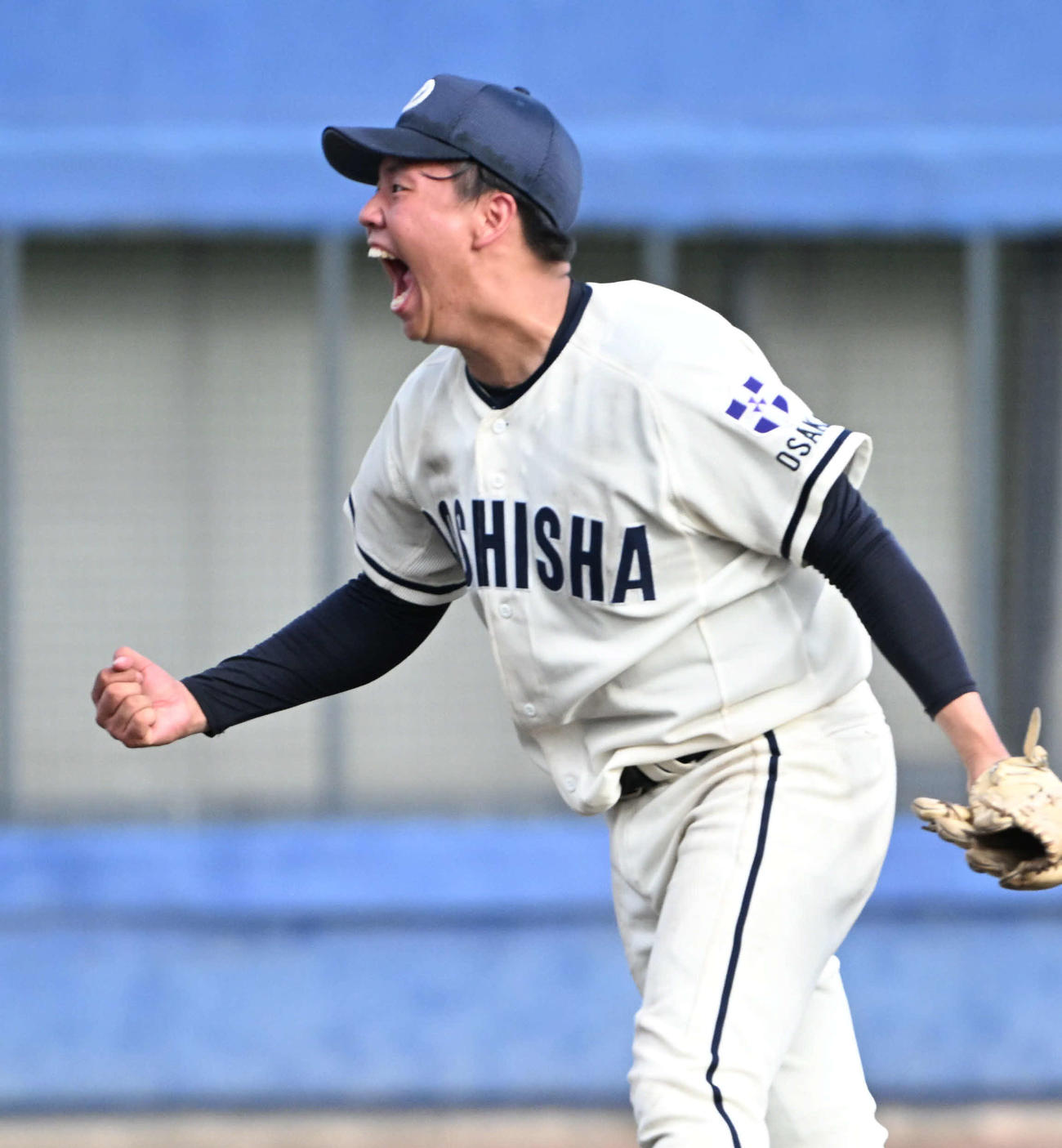 大阪学院大対同志社香里　大阪学院大に勝利しガッツポーズをする同志社香里・北野（撮影・石井愛子）