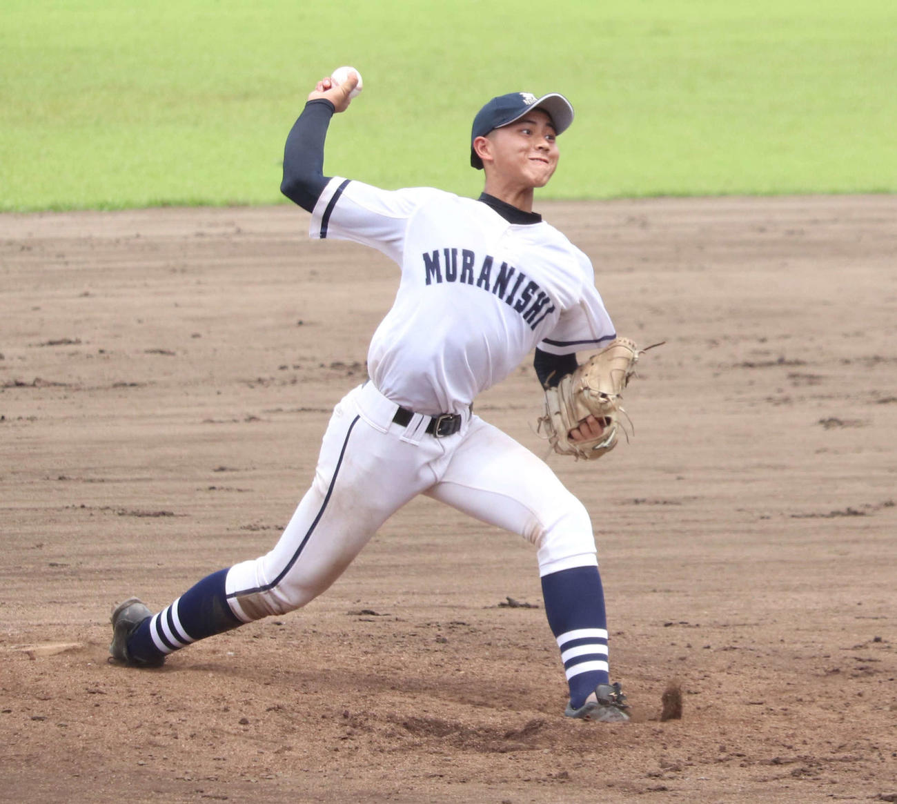 東村山西対東海大菅生　8回を1人で投げ抜いたエースの東村山西・内野（撮影・佐瀬百合子）