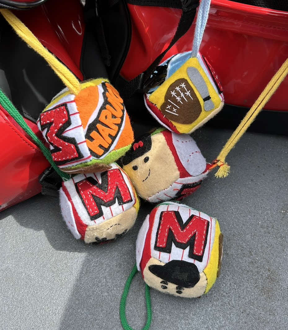 紅葉川マネジャー特製のお守り（撮影・水谷京裕）