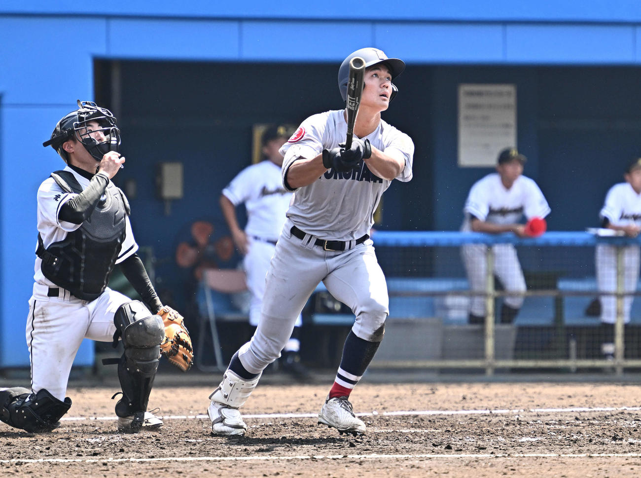 旭丘対横浜　2回裏横浜1死二、三塁、阿部葉は3点本塁打を放つ（撮影・滝沢徹郎
