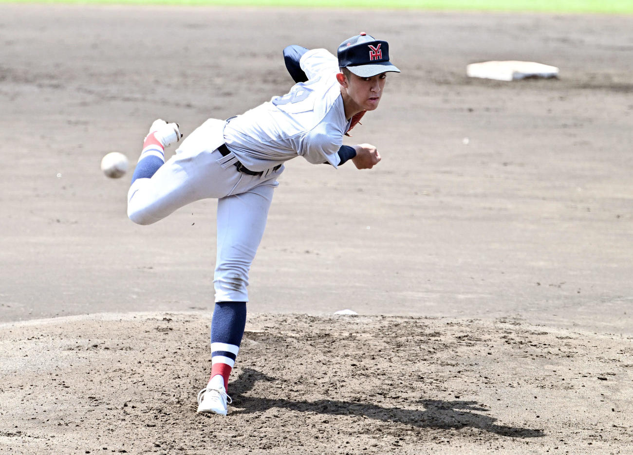 旭丘対横浜　横浜先発の織田（撮影・滝沢徹郎）