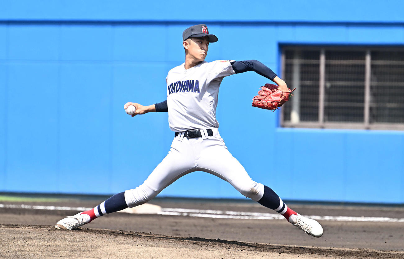 旭丘対横浜　横浜先発の織田（撮影・滝沢徹郎）