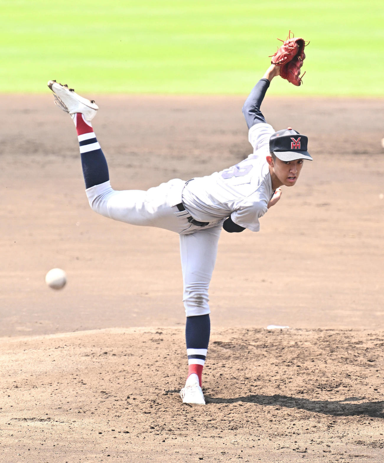 旭丘対横浜　横浜先発の織田（撮影・滝沢徹郎）