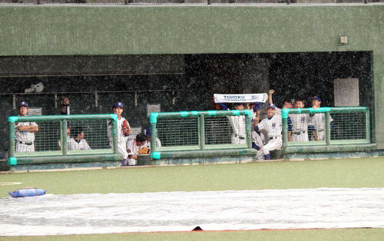 試合再会を待ち望む東北学院榴ケ岡ベンチ（撮影・木村有優）