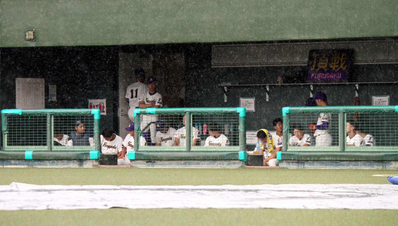 試合再会を待ち望む古川学園ベンチ（撮影・木村有優）
