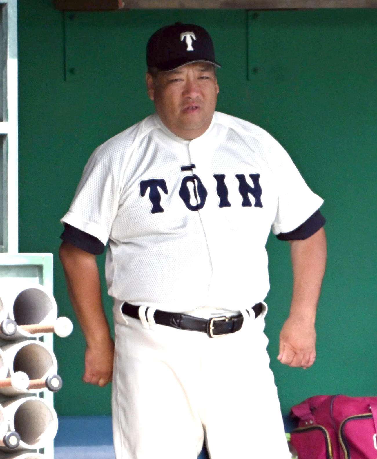 大阪桐蔭対枚方なぎさ　試合を見つめる大阪桐蔭・西谷浩一監督（撮影・石井愛子）
