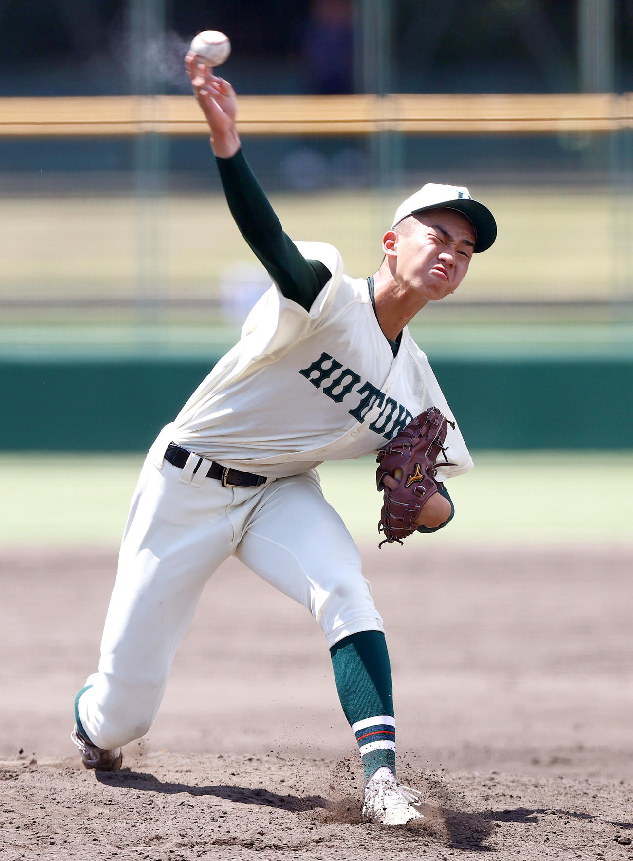 報徳学園対星陵　力投を見せる報徳学園の今朝丸（撮影・上山淳一）