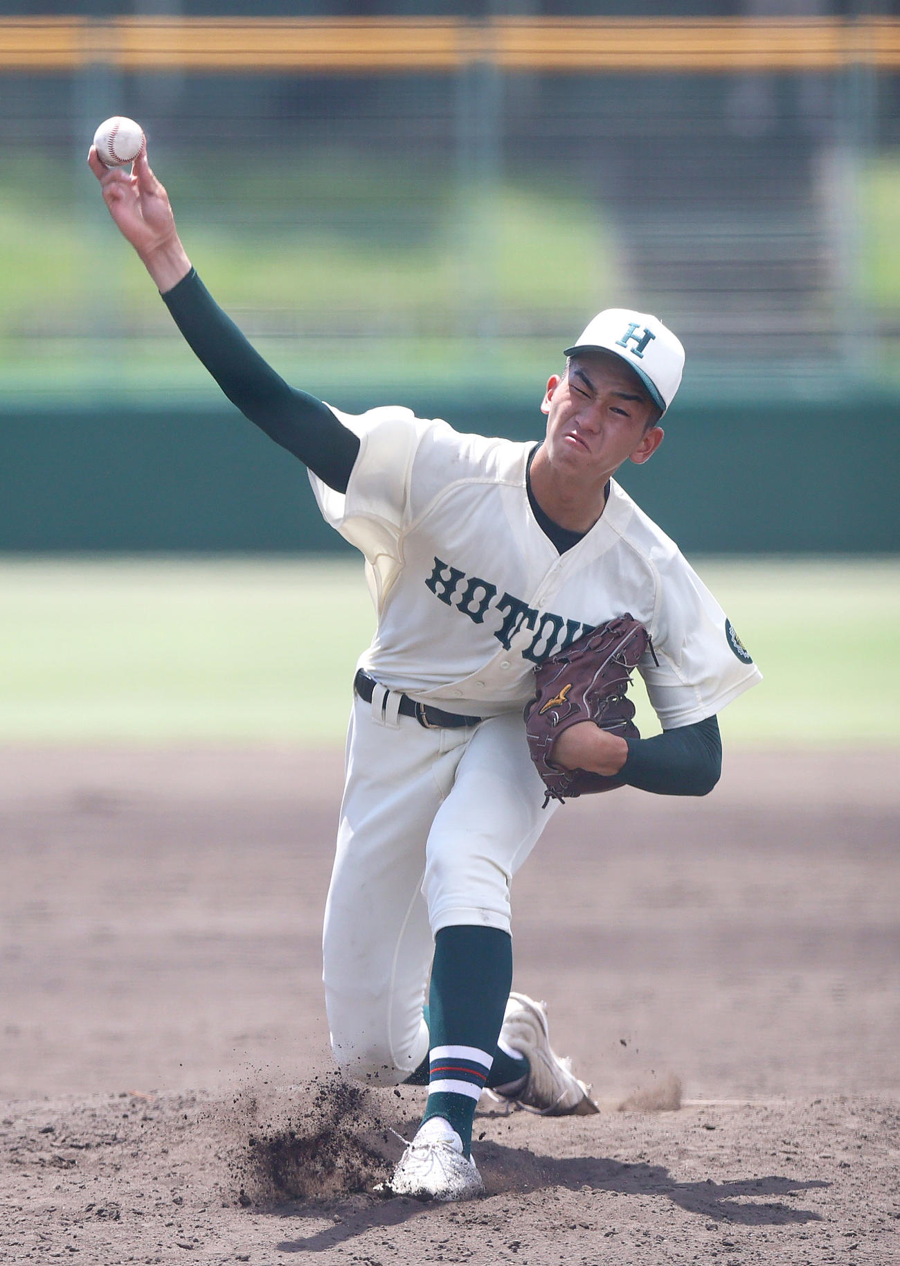 報徳学園対星陵　力投を見せる報徳学園の今朝丸（撮影・上山淳一）