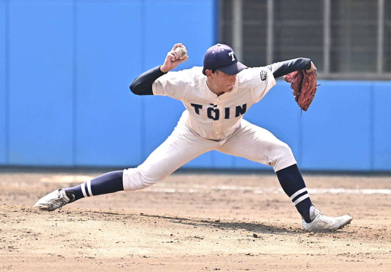 桐蔭学園対慶応　桐蔭学園先発の杉本（撮影・滝沢徹郎）