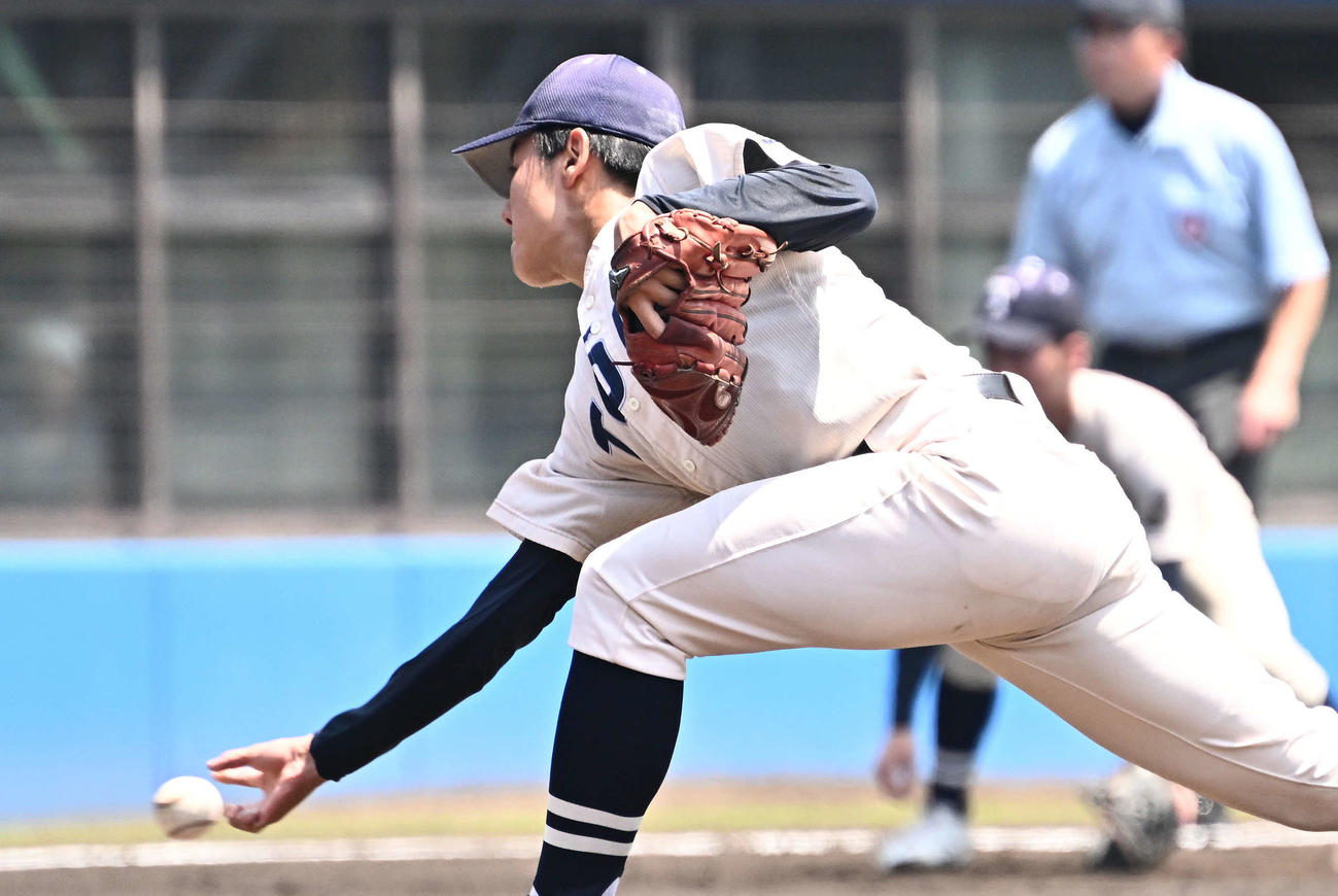桐蔭学園対慶応　桐蔭学園先発の杉本（撮影・滝沢徹郎）