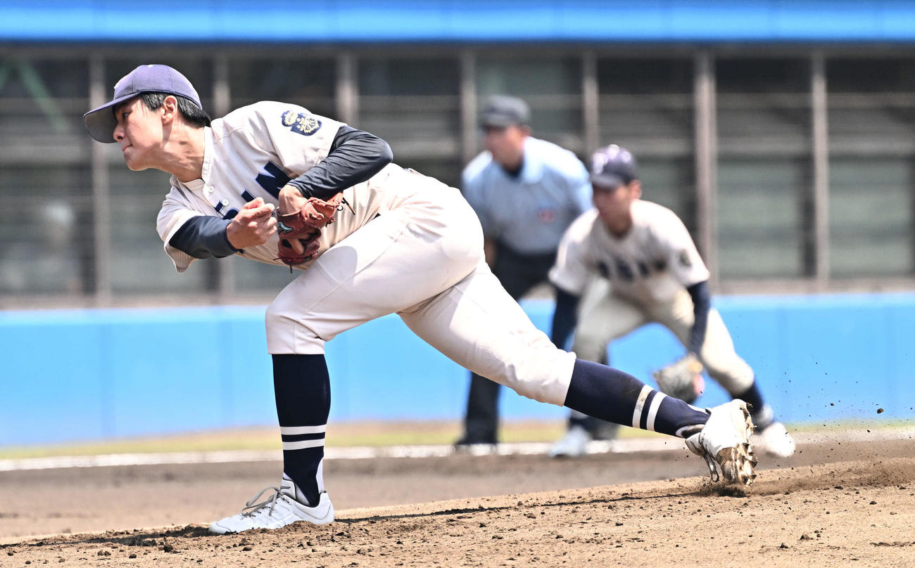 桐蔭学園対慶応　桐蔭学園先発の杉本（撮影・滝沢徹郎）