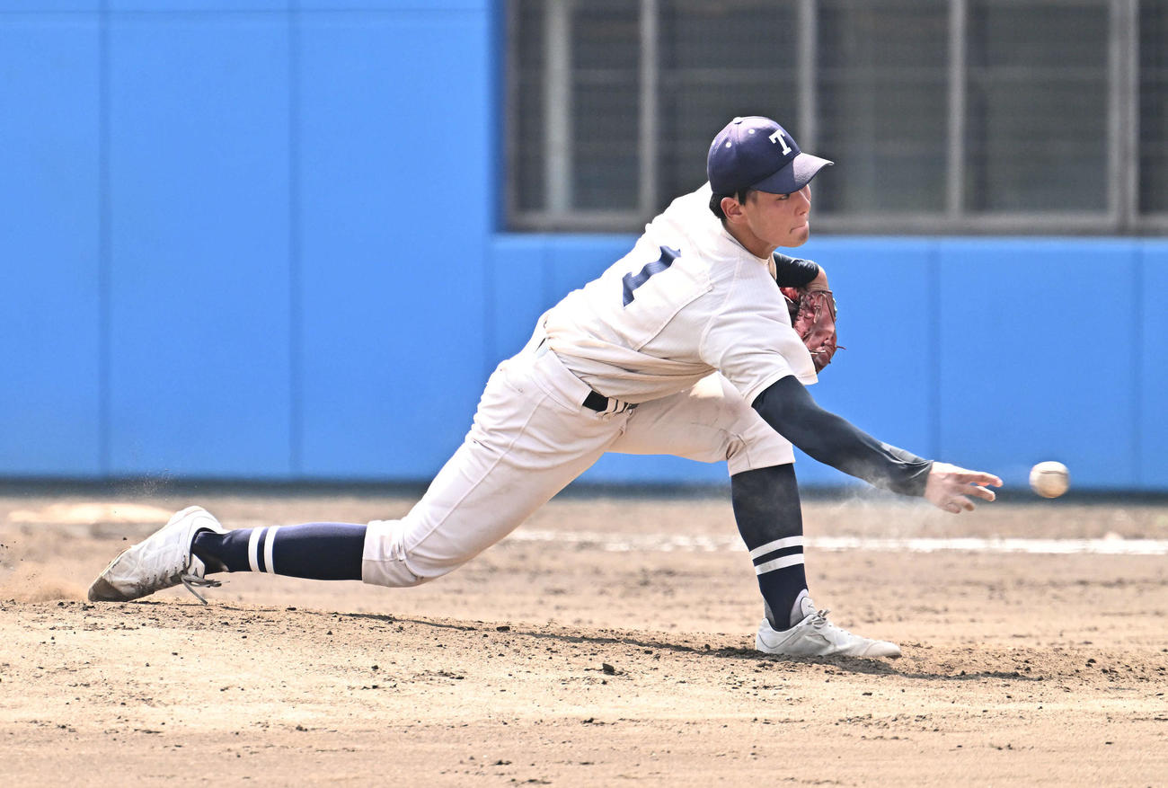 桐蔭学園対慶応　桐蔭学園先発の杉本（撮影・滝沢徹郎）