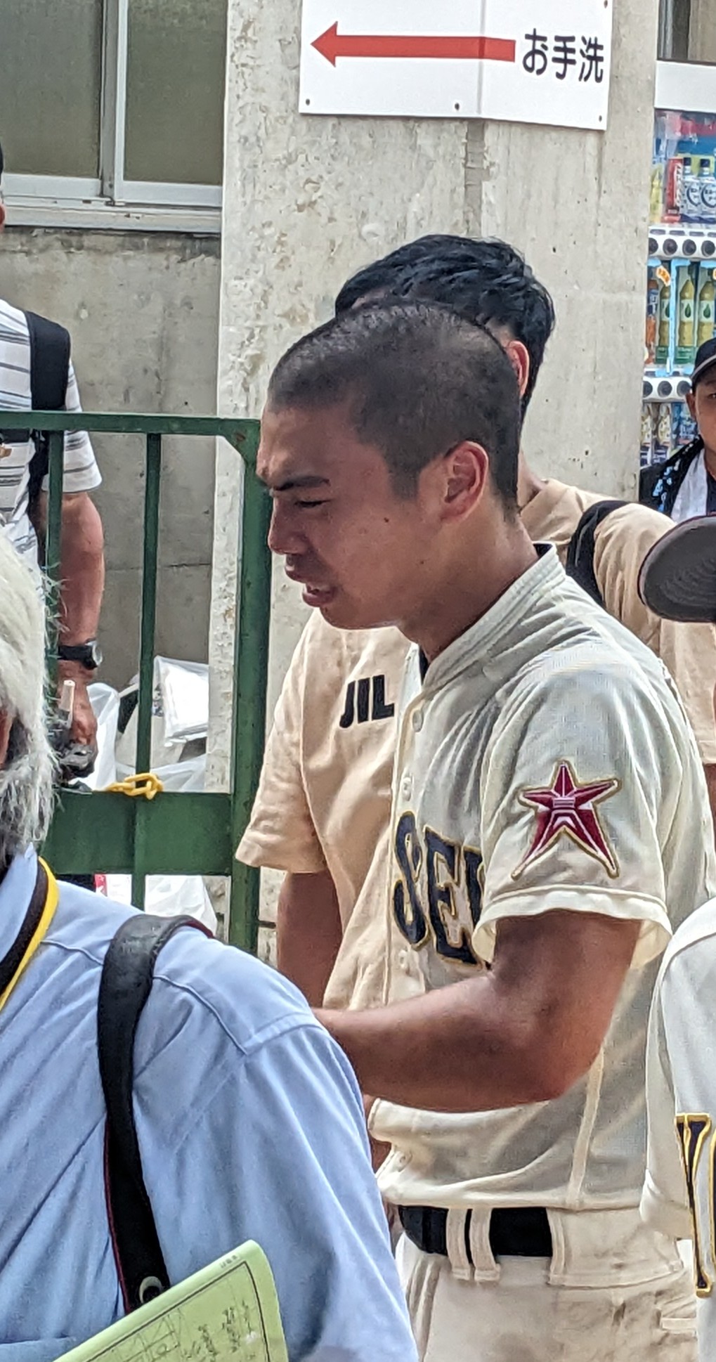 青森山田対八戸学院光　試合後、大粒の涙を流す八戸学院光星・砂子田（撮影・濱本神威）