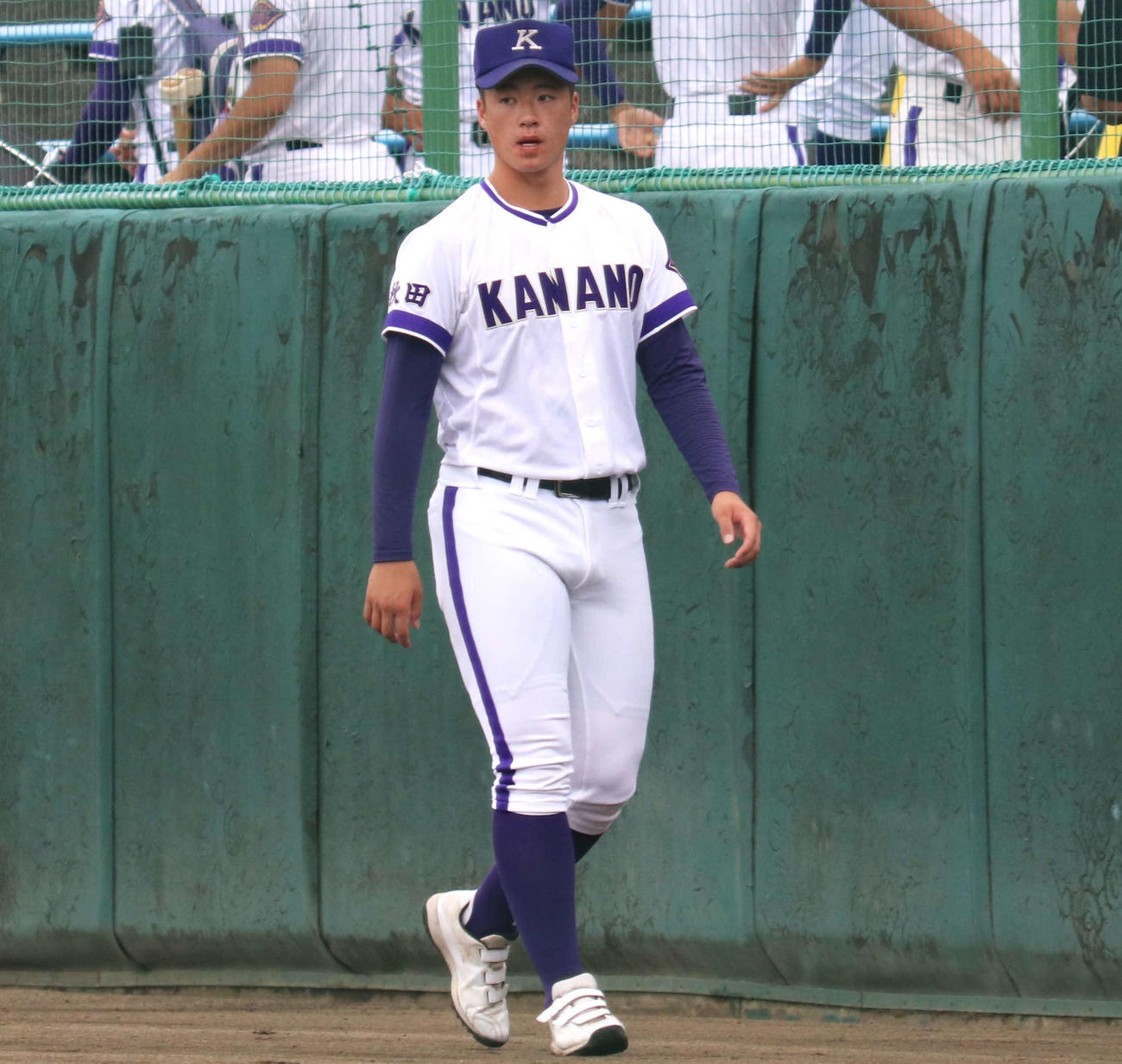 金足農対秋田工　試合前にウオーミングアップをする金足農・吉田（撮影・黒須亮）