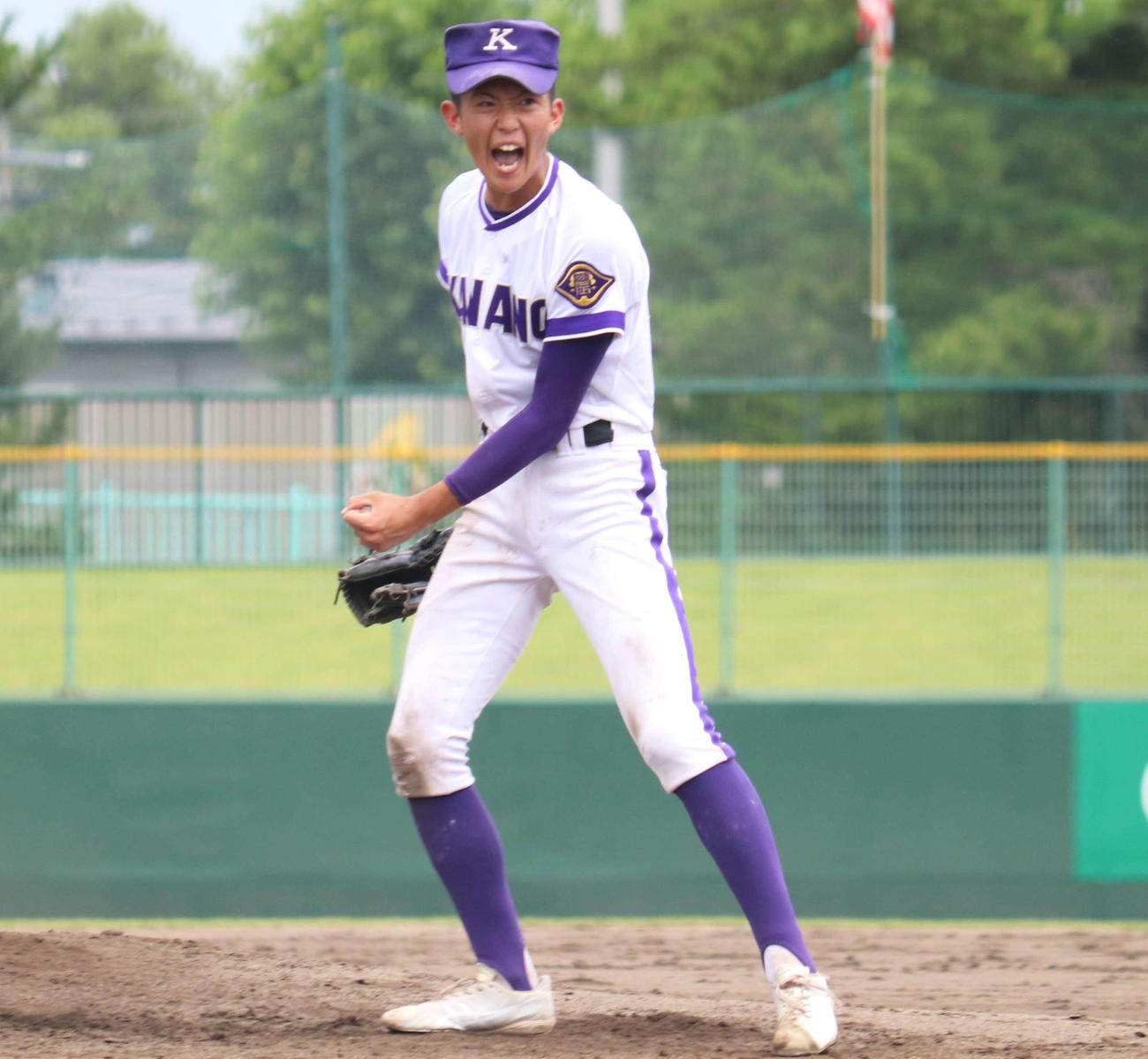 秋田工対金足農　3回表秋田工2死、今を三振に仕留めてほえる近藤（撮影・黒須亮）
