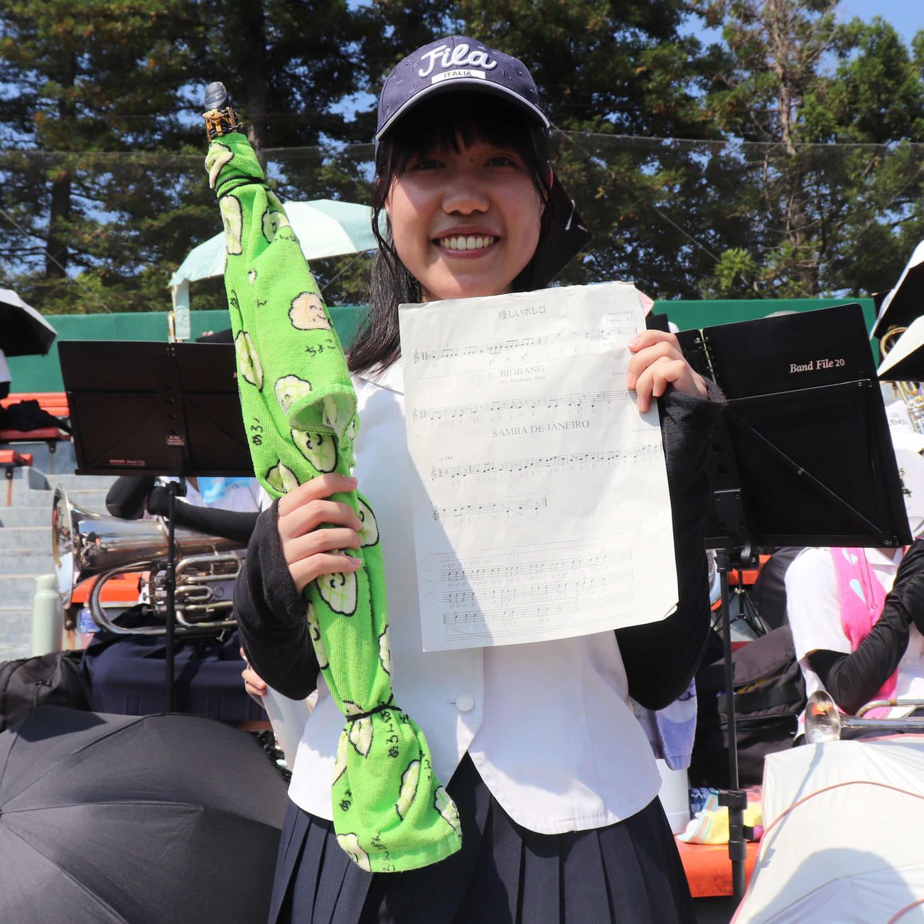 姫路対須磨翔風　あやしいボレロの楽譜を持つ、姫路の吹奏楽部部長、内田萌さん（撮影・中島麗）