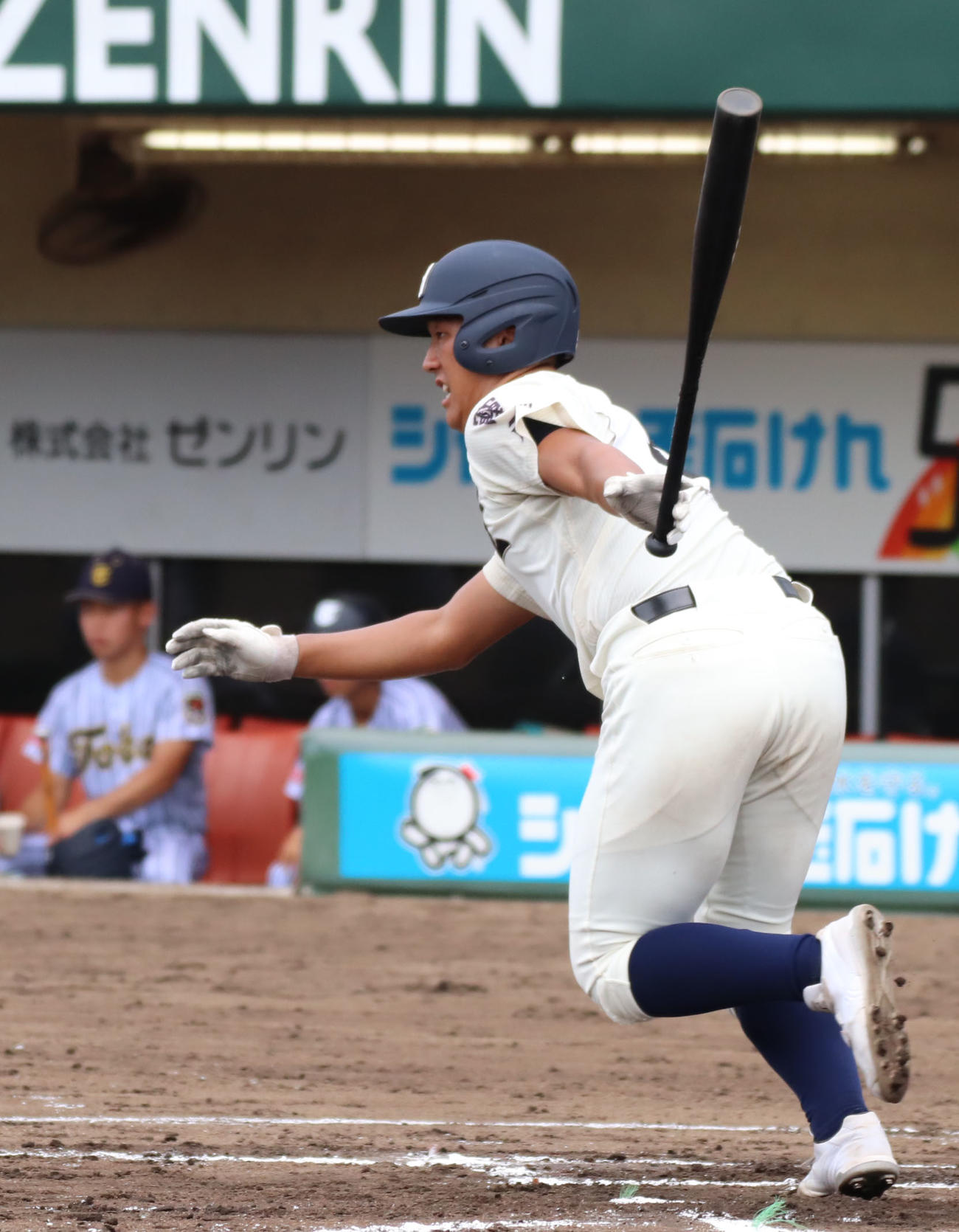 東海大福岡対西日本短大付　1回裏西日本短大付2死二塁、高峰は先制の遊前適時内野安打を放つ（撮影・鬼束羽瑠菜）