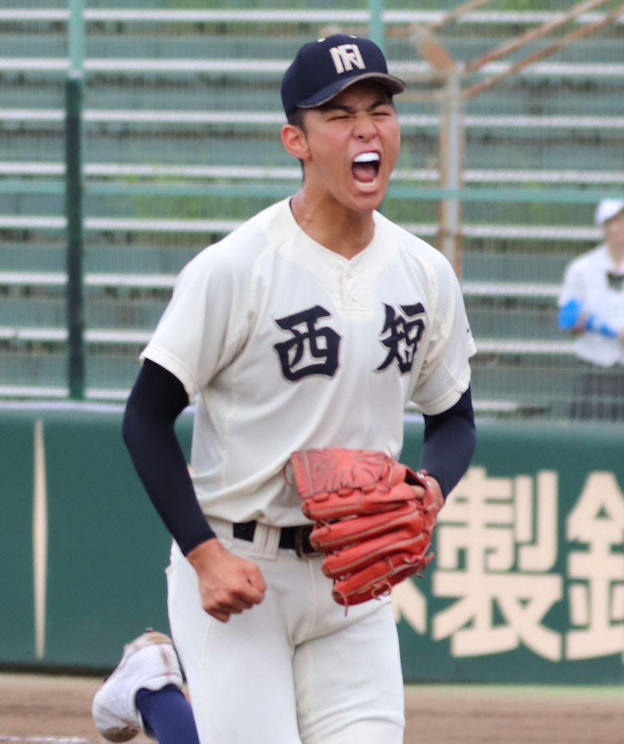 東海大福岡対西日本短大付　1回表東海大福岡2死、山本を空振り三振に抑えほえる村上（撮影・鬼束羽瑠菜）