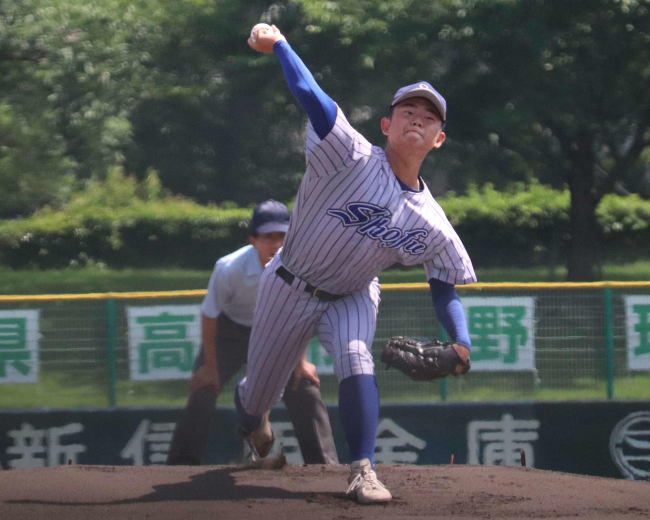 姫路対須磨翔風　力投する須磨翔風の先発・橋本（撮影・中島麗）