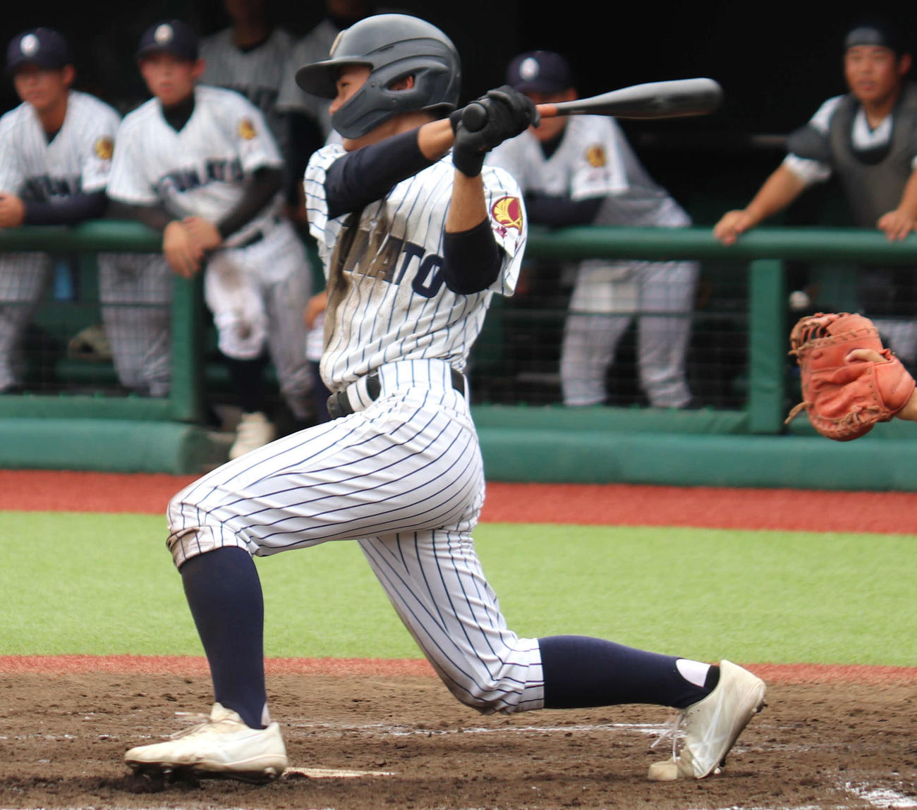 大船渡対盛岡一　4回表大船渡2死二塁、同校OBのロッテ佐々木が所属するロッテのチャンステーマに乗せられて中前打を放つ山田（撮影・黒須亮）