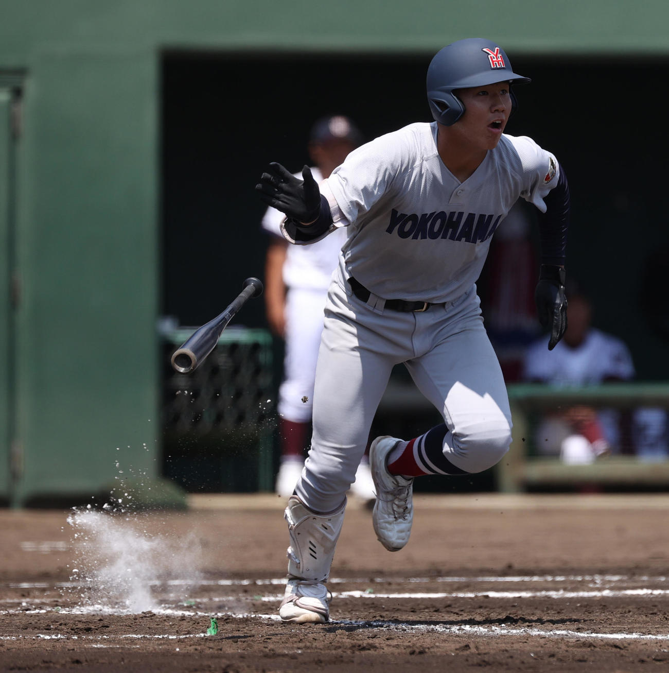 桐光学園対横浜　1回裏横浜1死二塁、右前適時打を放つ小野（撮影・水谷安孝）