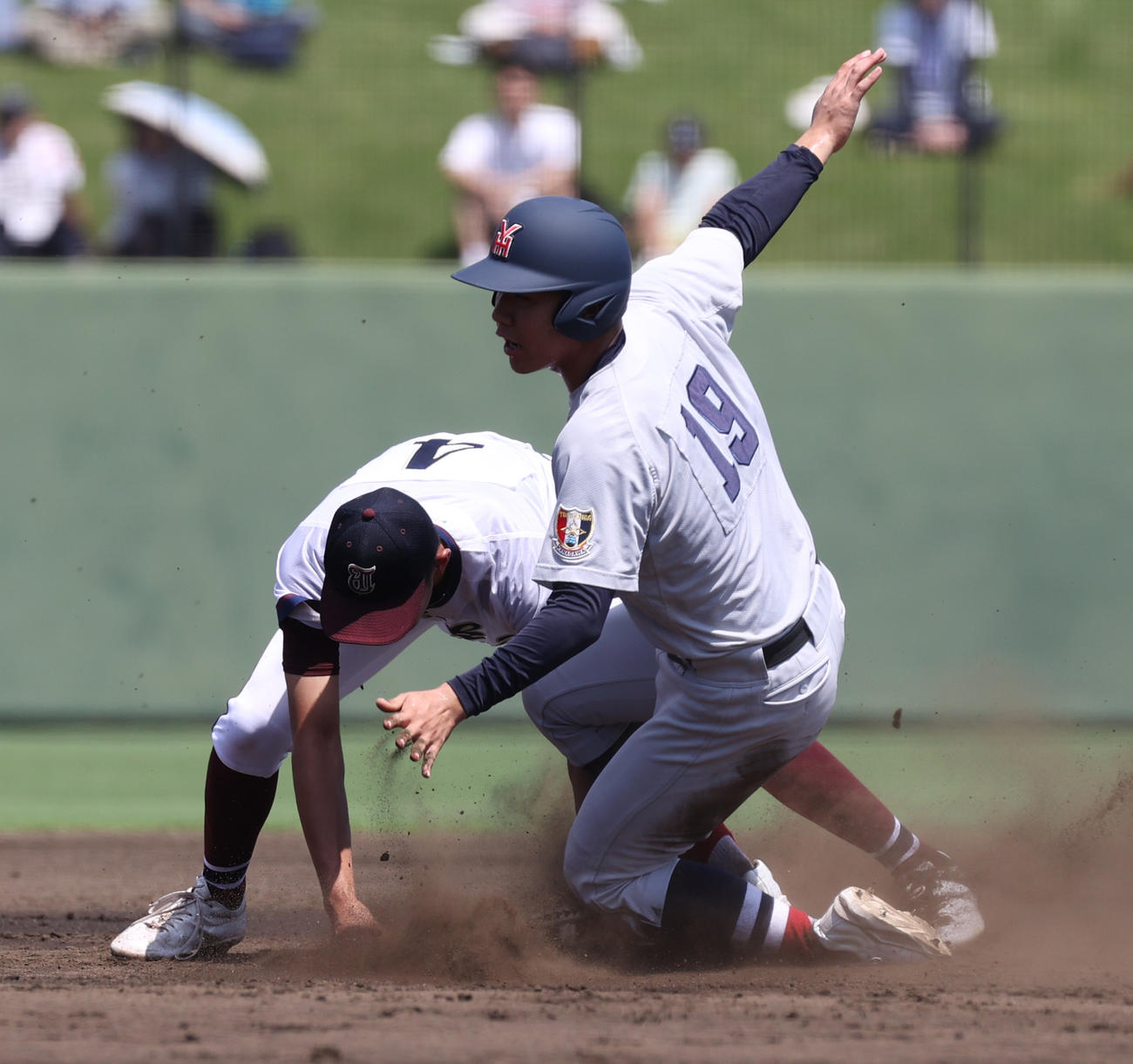 桐光学園対横浜　1回裏横浜1死一塁、盗塁を成功させる小野（撮影・水谷安孝）