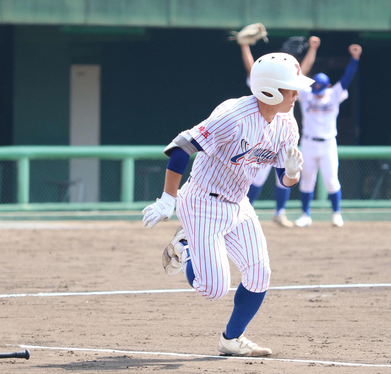 山村学園対大宮東　1回表1死三塁、先制の中前適時打を放った藤原（撮影・野見山拓樹）