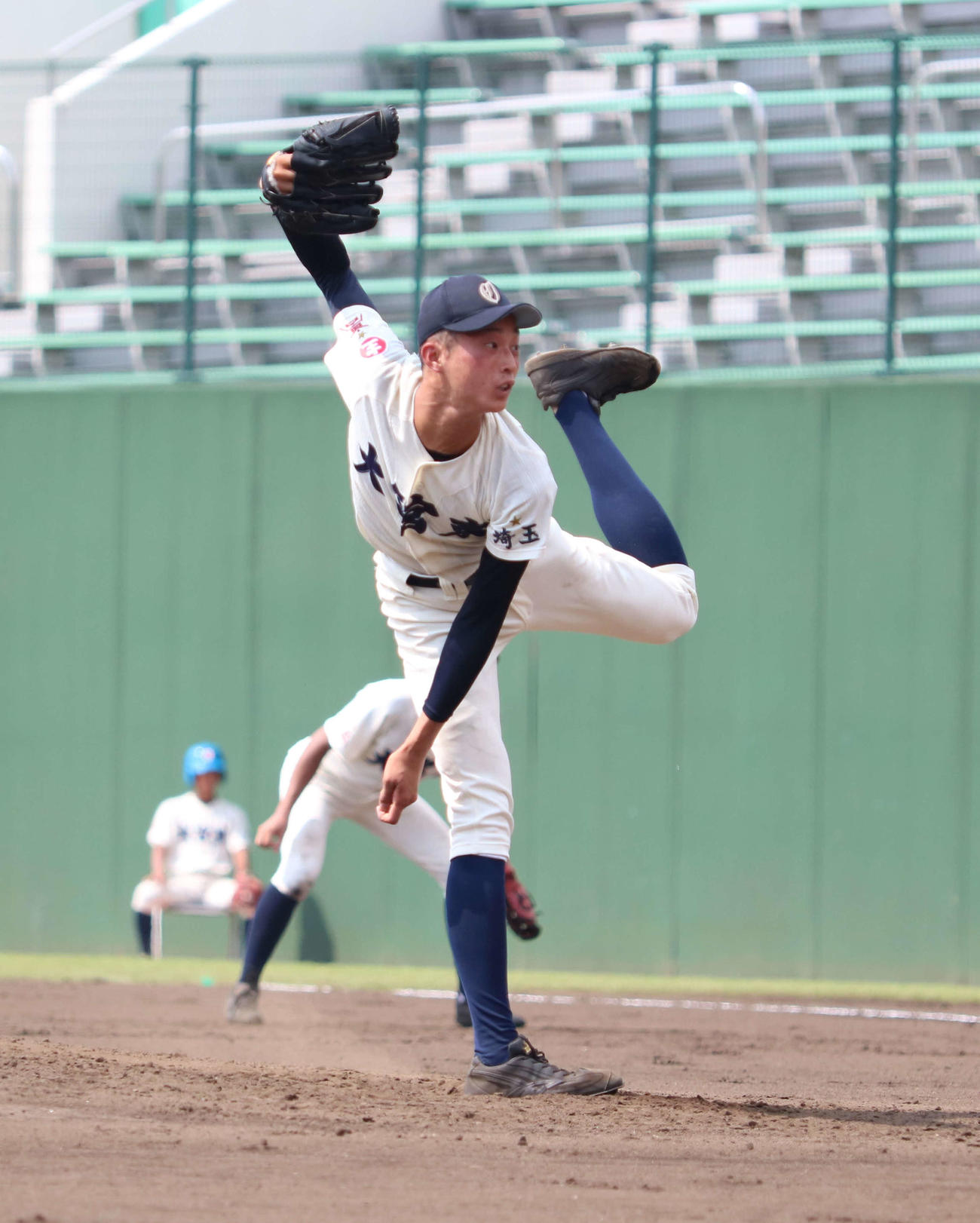山村学園対大宮東　先発し力投する大宮東・冨士（撮影・野見山拓樹）