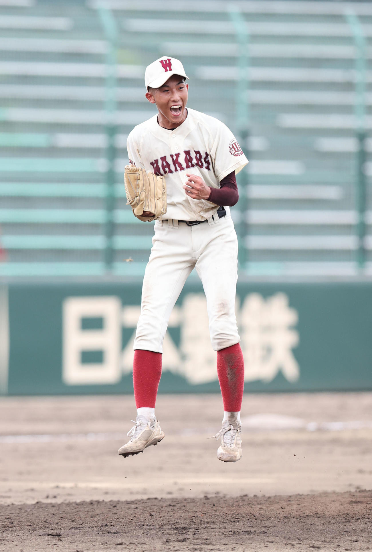 春日対福岡大若葉　9回もきっちり抑え勝利を飾った福岡大若葉・川原は歓喜の表情（撮影・梅根麻紀）