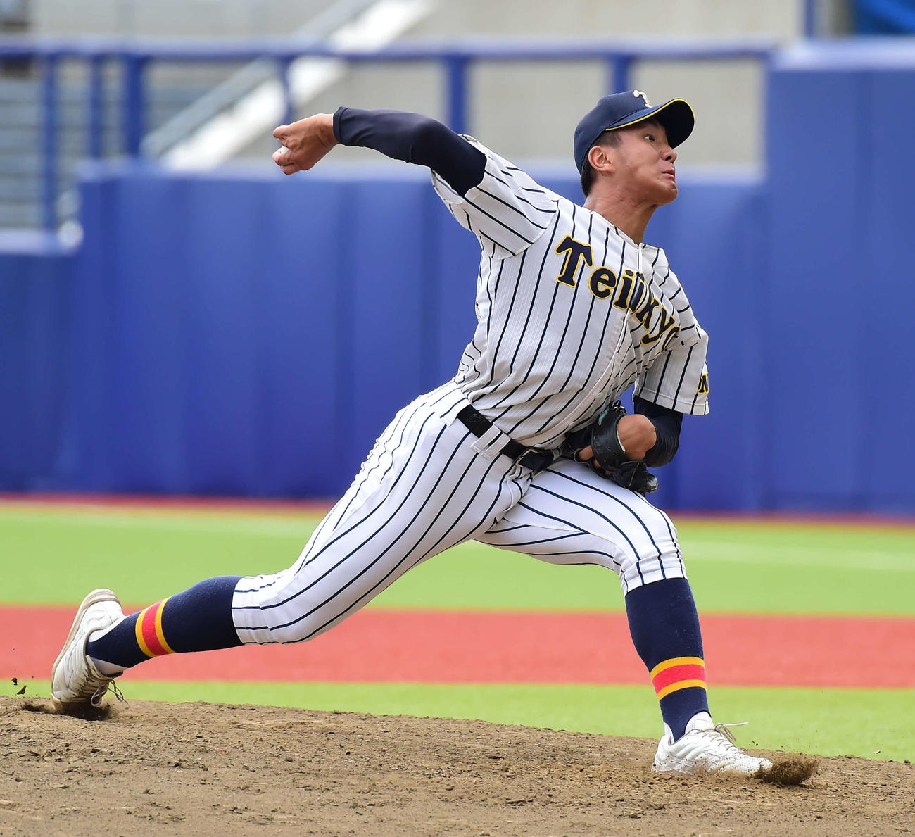 北越対帝京長岡　力投する帝京長岡・茨木