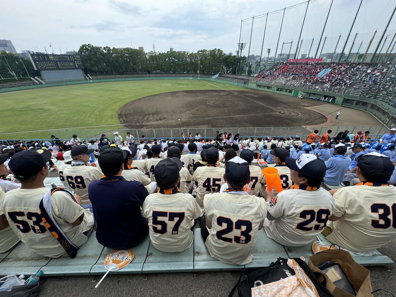 市浦和対浦和学院　後輩たちの試合を見守る市浦和OBOGによるマスターズチーム