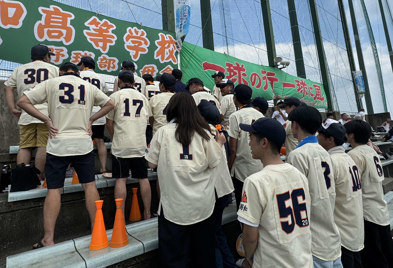 市浦和対浦和学院　後輩たちの試合を見守る市浦和OBOGによるマスターズチーム