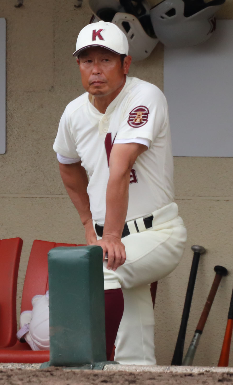 春日対福岡大若葉　春日・八塚監督（撮影・鬼束羽瑠菜）