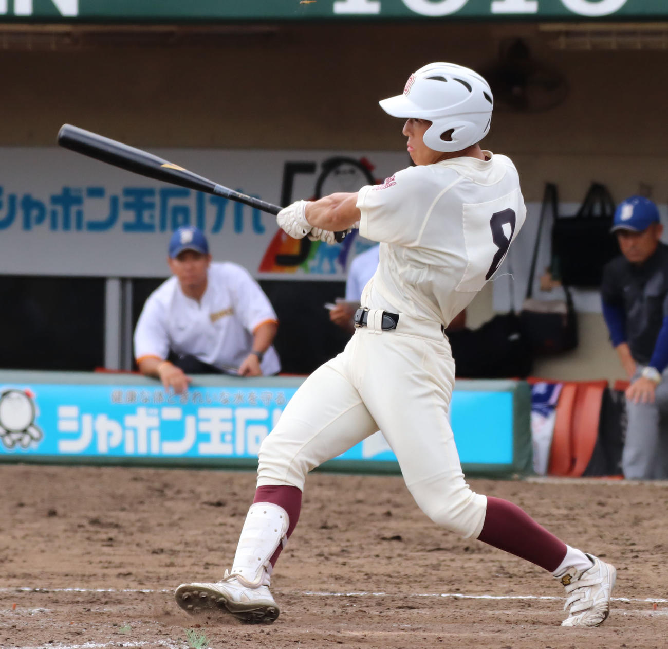 福岡大大濠対飯塚　4回表福岡大濠2死二、三塁、大神は左中間へ2点適時二塁打を放つ（撮影・鬼束羽瑠菜）